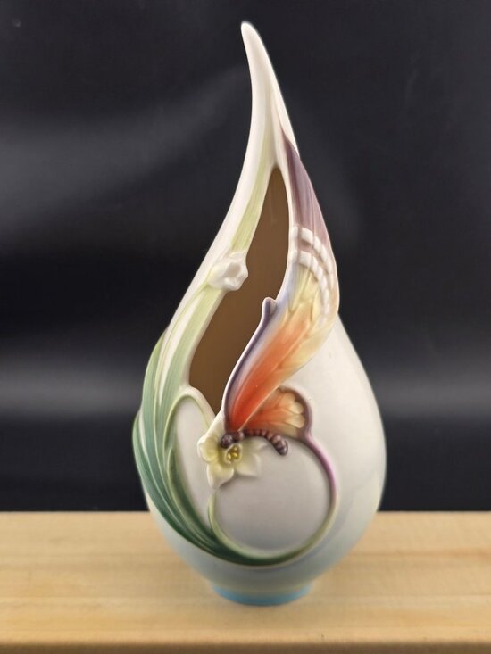 Franz Collection Other - Franz Collection Papillon Butterfly Porcelain Vase Decorative Accent FZ00888